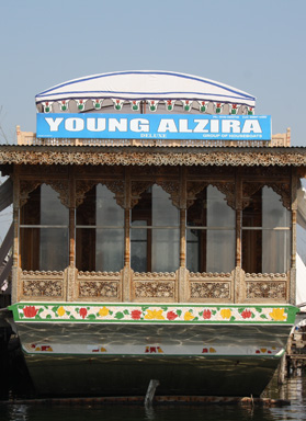Young Alzira Group of Houseboats